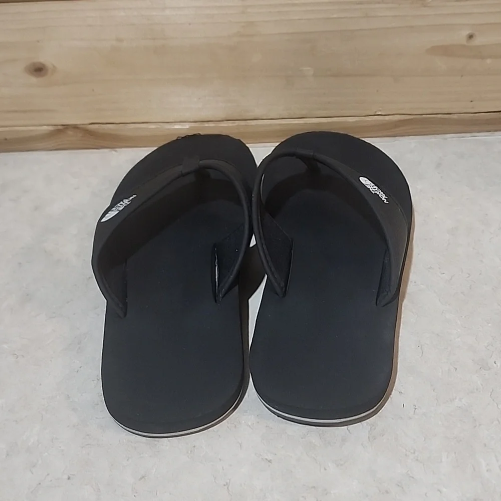 The North Face size 4 sandal Boys